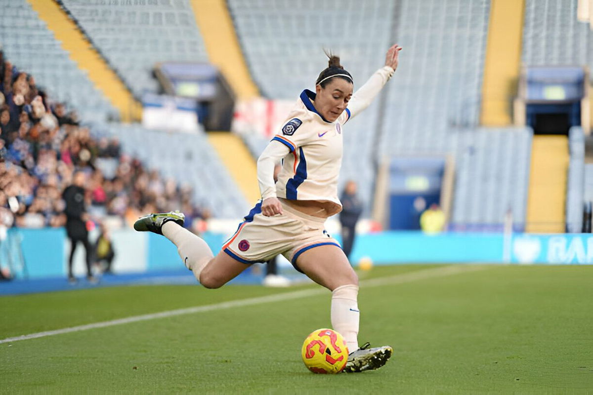 Lucy Bronze of Chelsea in action during the Barclays Women's Super League match between Leicester City and Chelsea at The King Power Stadium on December 14, 2024 in Leicester, England.